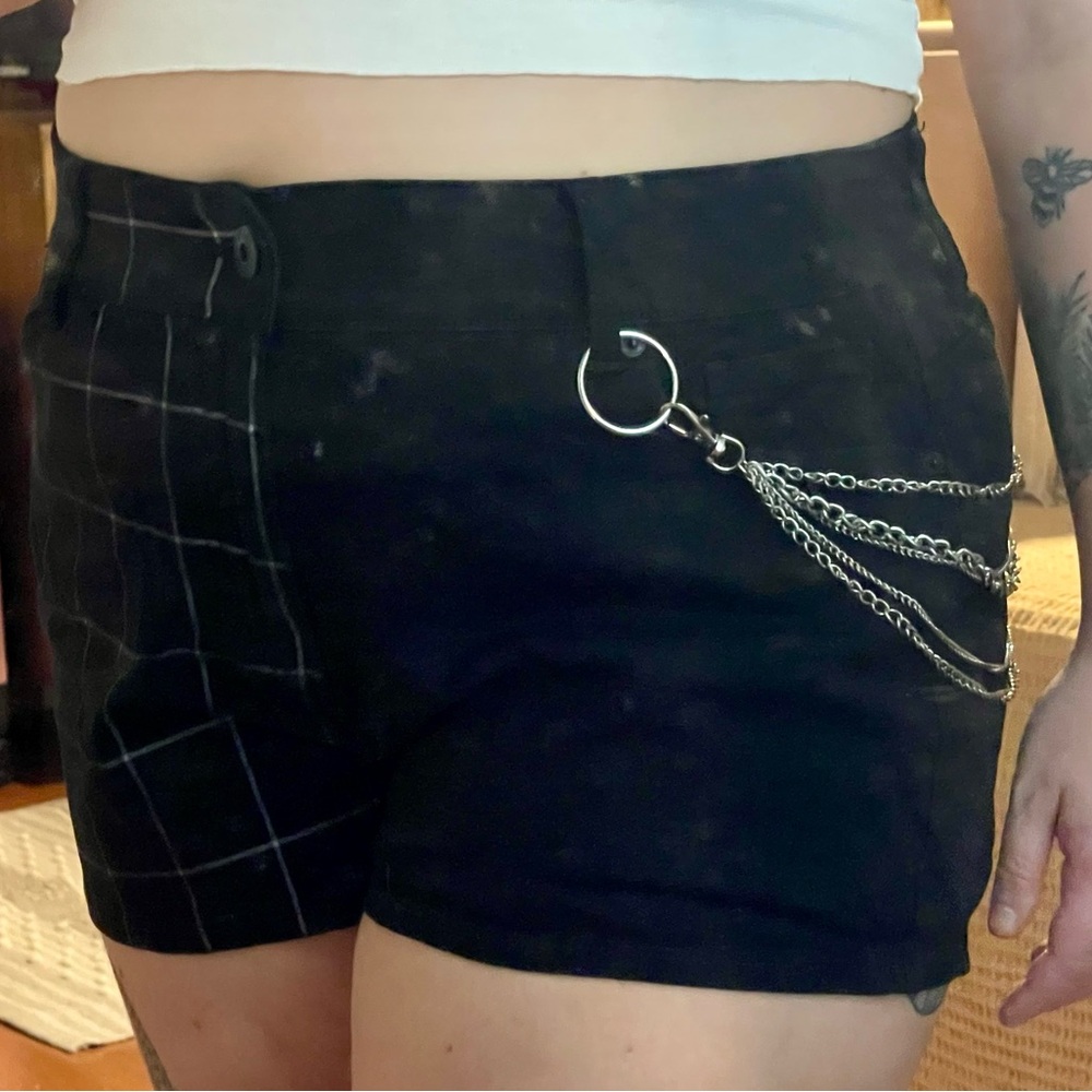 Half solid half microcheck punk stretch shorts with chains- Size XL